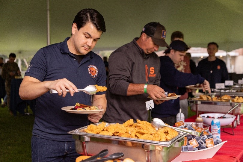 U.S. Marine Corps veteran and College of Law student, Anthony Ruscitto ’22, G’23, grabbing food